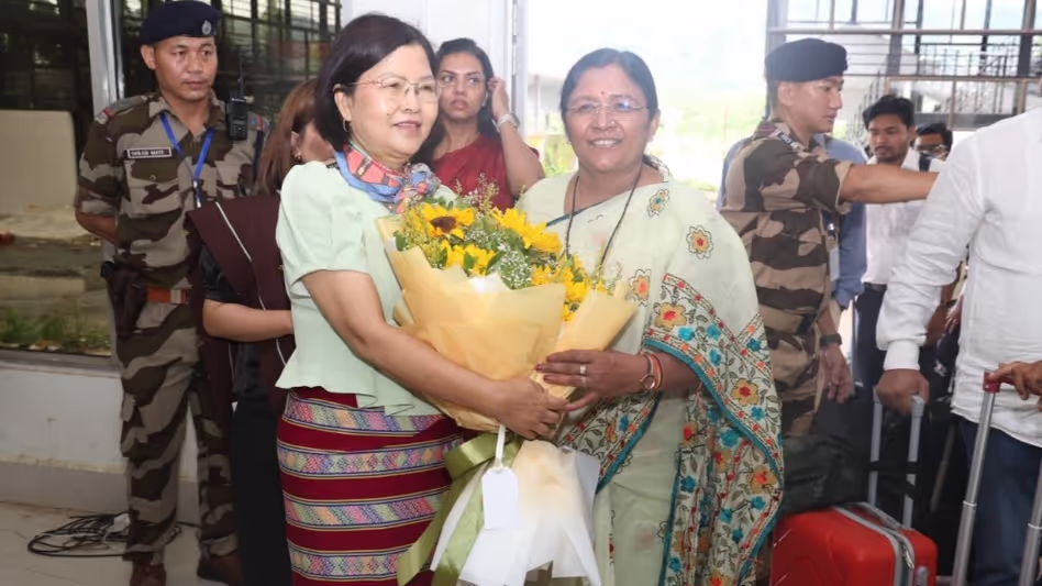 केंद्रीय मंत्री सावित्री ठाकुर ने Mizoram में महिला एवं बाल कल्याण की समीक्षा की केंद्रीय मंत्री सावित्री ठाकुर ने Mizoram में महिला एवं बाल कल्याण की समीक्षा की
