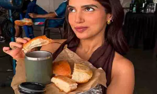 Bhumi Pednekar ने बताया कि कैसे वह सेट पर शूटिंग के दौरान जीवन का आनंद लेती हैं Bhumi Pednekar ने बताया कि कैसे वह सेट पर शूटिंग के दौरान जीवन का आनंद लेती हैं