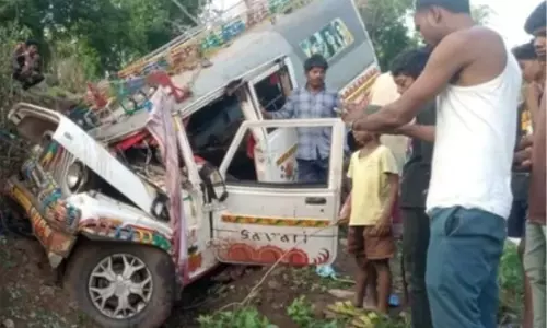 Jharkhand: दो अलग-अलग सड़क दुर्घटनाओं में छह लोगों की मौत, कई घायल