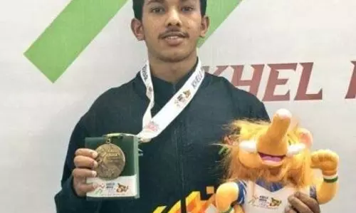 सीएम माझी ने लिफ्टर हर्षवर्द्धन साहू को बधाई दी