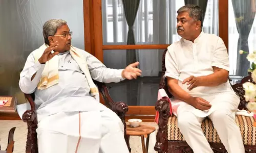 CM ने बीके हरिप्रसाद से मुलाकात की और तटीय सांप्रदायिक संघर्ष पर चर्चा की
