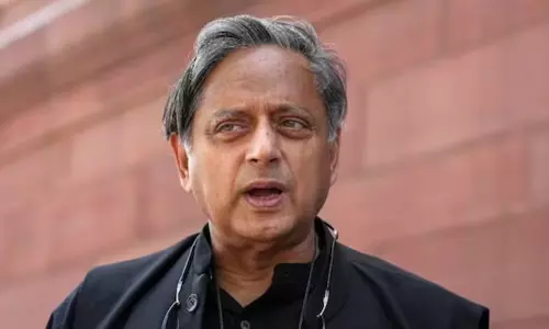 शशि थरूर के बयान पर कांग्रेस-भाजपा में सियासत तेज, नकवी बोले- सुसाइड करना चाहती है परास्त पार्टी