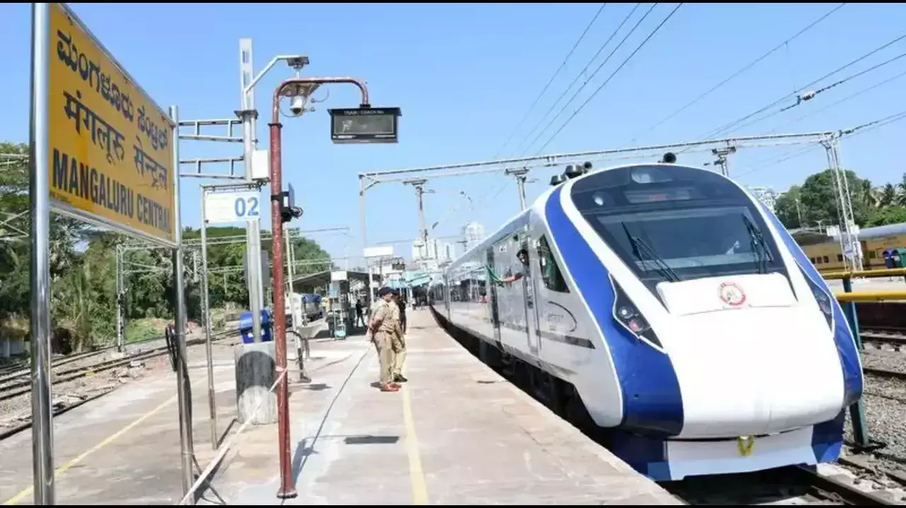 Kerala में वंदे भारत एक्सप्रेस में परोसा गया एक्सपायरी डेट का जूस Kerala में वंदे भारत एक्सप्रेस में परोसा गया एक्सपायरी डेट का जूस