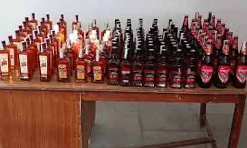Giridih: मिल्क वैन से दो लाख की अवैध शराब जब्त, दो गिरफ्तार Giridih: मिल्क वैन से दो लाख की अवैध शराब जब्त, दो गिरफ्तार