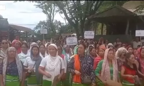 Manipur: ड्राइवर का अपहरण, तामेंगलोंग जिले में एनएच-37 पर विरोध प्रदर्शन Manipur: ड्राइवर का अपहरण, तामेंगलोंग जिले में एनएच-37 पर विरोध प्रदर्शन