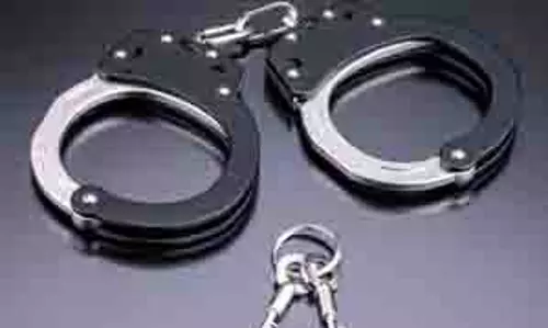 Bengal में मदरसे के पास चाकू घोंपने की घटना में इंजीनियर गिरफ्तार Bengal में मदरसे के पास चाकू घोंपने की घटना में इंजीनियर गिरफ्तार