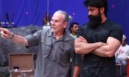 Yash और मैड मैक्स स्टंट निर्देशक गाय नॉरिस ने हाई-ऑक्टेन एक्शन दृश्यों का फिल्मांकन शुरू किया