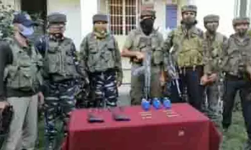 Shopian में हथियारों के साथ दो हाइब्रिड आतंकवादी गिरफ्तार Shopian में हथियारों के साथ दो हाइब्रिड आतंकवादी गिरफ्तार