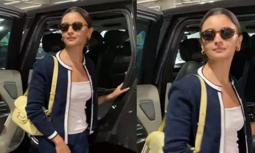 Alia Bhatt कान फिल्म फेस्टिवल से लौटीं, 1,64,848 रुपये का नीला कार्डिगन और पीला शोल्डर बैग लेकर मुंबई एयरपोर्ट पर पहुंचीं Alia Bhatt कान फिल्म फेस्टिवल से लौटीं, 1,64,848 रुपये का नीला कार्डिगन और पीला शोल्डर बैग लेकर मुंबई एयरपोर्ट पर पहुंचीं