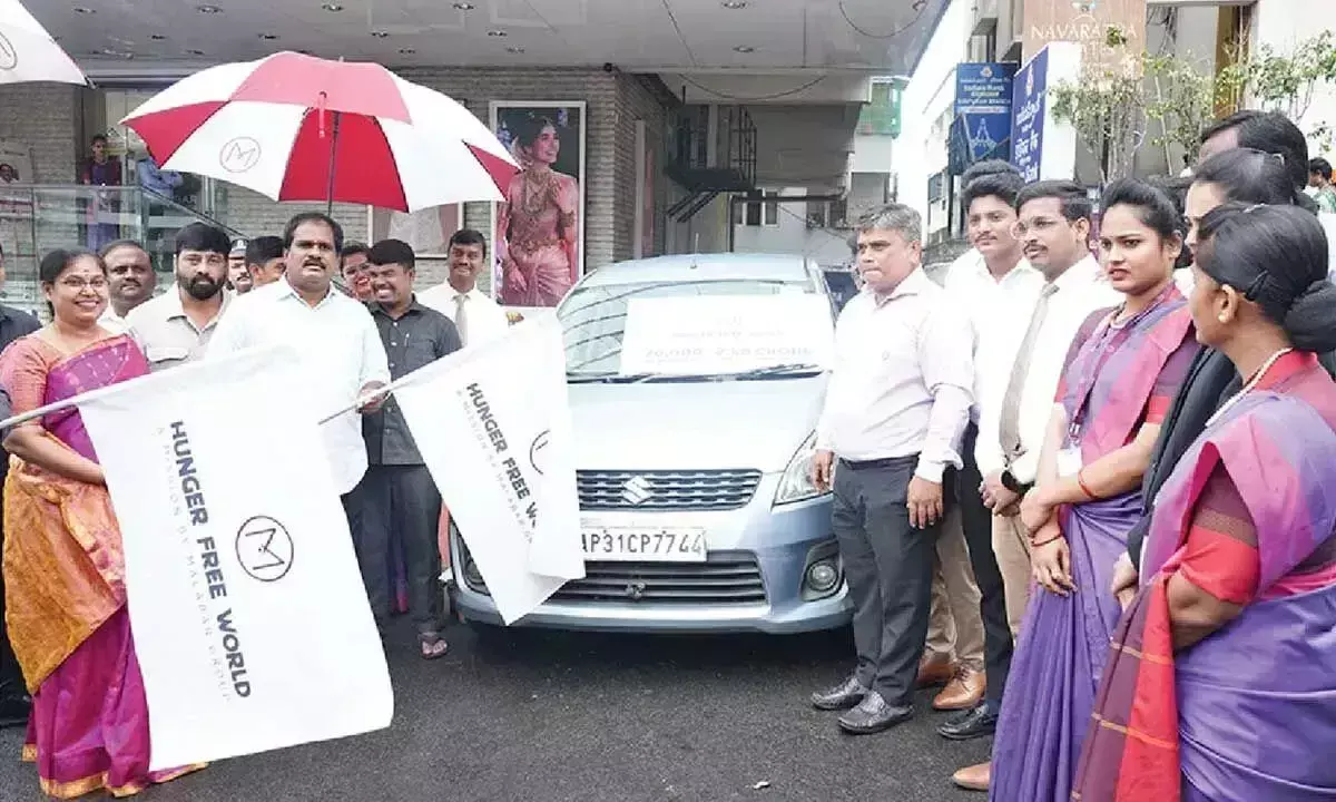Andhra: गरीबों तक भोजन पहुंचाने के लिए खाद्यान्न वितरण वाहन Andhra: गरीबों तक भोजन पहुंचाने के लिए खाद्यान्न वितरण वाहन