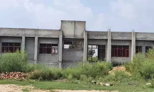 नूरमहल में BPEO भवन खाली पड़ा, इसका उपयोग नहीं हो रहा नूरमहल में BPEO भवन खाली पड़ा, इसका उपयोग नहीं हो रहा