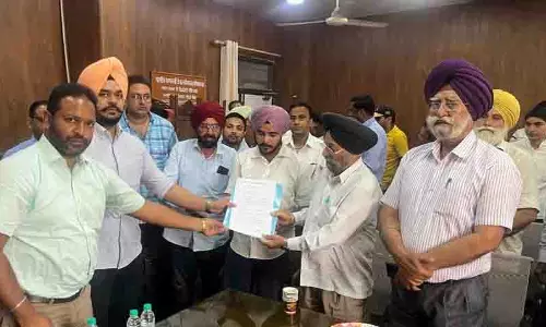Jalandhar: आबकारी विभाग ने खाली शराब की बोतलों के दुरुपयोग के प्रति आगाह किया