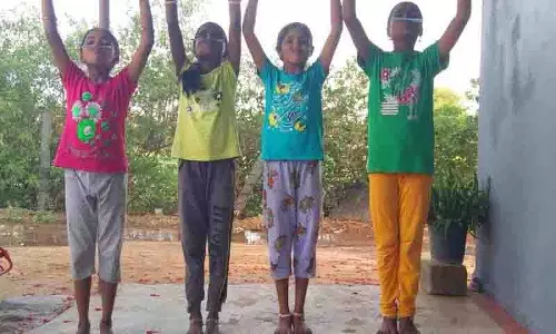 Siddipet में सरकारी स्कूल के शिक्षक बच्चों को डिजिटल डिटॉक्स में मदद कर रहे