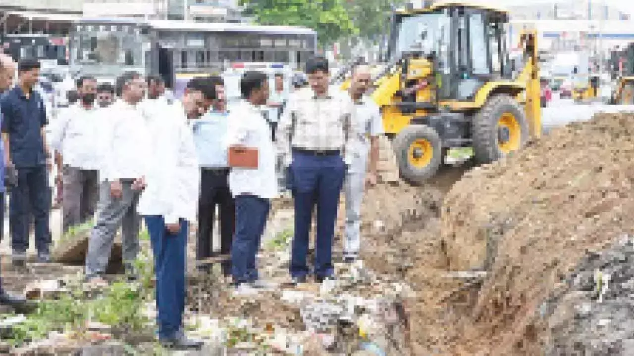 Telangana: Hydra प्रमुख ने बाढ़ प्रभावित क्षेत्रों का निरीक्षण किया