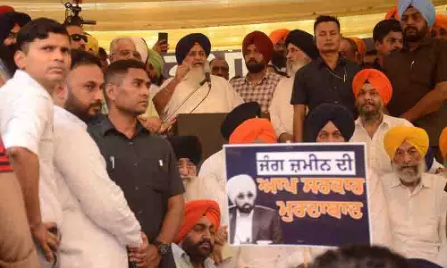 भूमि अधिग्रहण संबंधी अधिसूचना वापस लें या फिर मोर्चा संभालें: Sukhbir Badal