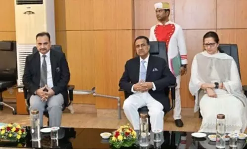 मुख्य न्यायाधीश, प्रशासनिक न्यायाधीश ने Jammu जिला न्यायालय परिसर का निरीक्षण किया मुख्य न्यायाधीश, प्रशासनिक न्यायाधीश ने Jammu जिला न्यायालय परिसर का निरीक्षण किया