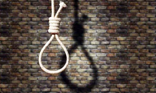 Jammu: युवती ने फांसी लगाकर की आत्महत्या