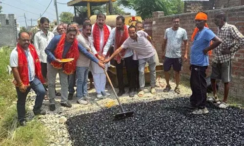 MLA ने त्रिलोकपुर में सड़क विकास कार्य का किया शुभारंभ