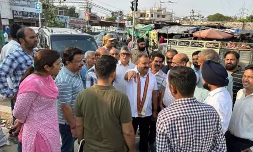 MLA रंधावा ने चल रहे विकास कार्यों की समीक्षा की MLA रंधावा ने चल रहे विकास कार्यों की समीक्षा की