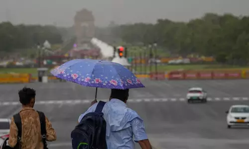 दिल्ली-NCR में गर्मी से मिली राहत, बारिश ने ली एंट्री