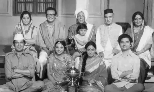 राजेश खन्ना-जया की पुरानी तस्वीर ने दिल जीता