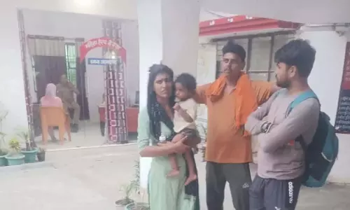 UP: पत्नी और तीन बेटियों की दर्दनाक विदाई, नीले ड्रम में मिला शव