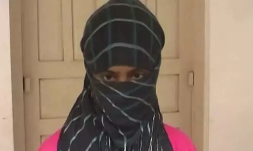 शादीशुदा प्रेमिका के ससुराल पहुंचा आशिक, Panchayat ने सुनाया फैसला शादीशुदा प्रेमिका के ससुराल पहुंचा आशिक, Panchayat ने सुनाया फैसला