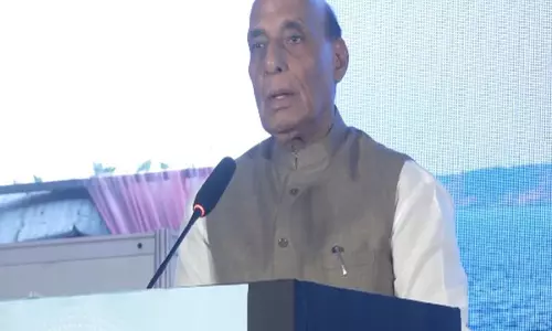 रक्षा मंत्री राजनाथ सिंह ने की सशस्त्र बलों में महिलाओं की भूमिका की सराहना रक्षा मंत्री राजनाथ सिंह ने की सशस्त्र बलों में महिलाओं की भूमिका की सराहना