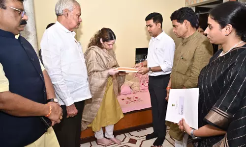 दिवंगत दिनेश मिरानिया के परिजनों से असम के मंत्री रूपेश गोवाला ने की मुलाकात