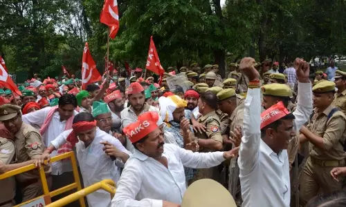 Noida: किसान संघर्ष मोर्चा की महापंचायत, कुछ मांगों पर बनी सहमति