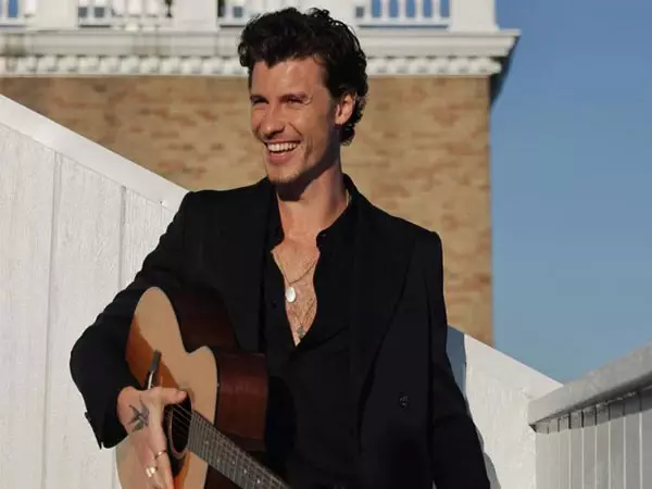 Shawn Mendes अपने पहले एल्बम के 10 साल पूरे होने का जश्न ऑन द रोड अगेन टूर के साथ मनाएंगे Shawn Mendes अपने पहले एल्बम के 10 साल पूरे होने का जश्न ऑन द रोड अगेन टूर के साथ मनाएंगे