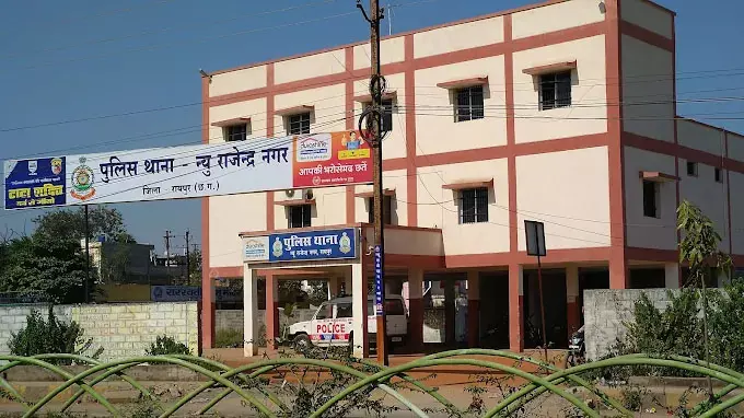 ऑटो रिपेयरिंग सेन्टर से गांजा-अफीम की हो रही सप्लाई, दिनरात असामाजिक तत्वों का डेरा ऑटो रिपेयरिंग सेन्टर से गांजा-अफीम की हो रही सप्लाई, दिनरात असामाजिक तत्वों का डेरा