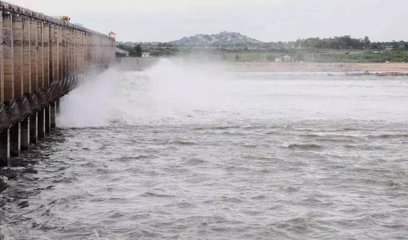 कृष्णा बेसिन में भारी बारिश से जुराला परियोजना में जल प्रवाह बढ़ा कृष्णा बेसिन में भारी बारिश से जुराला परियोजना में जल प्रवाह बढ़ा