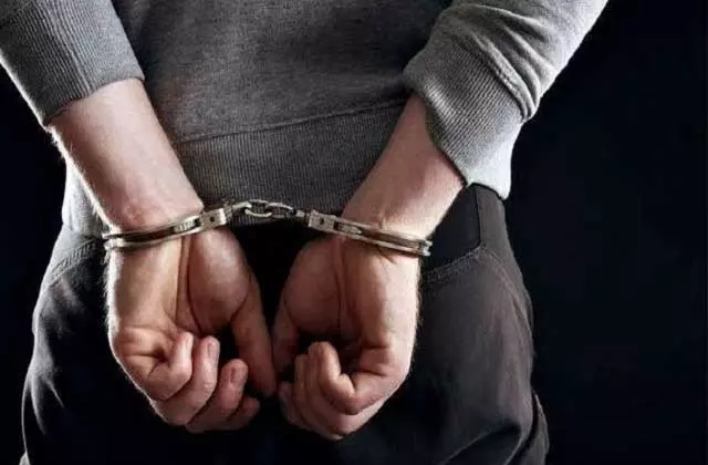 बाप रे! भारतीय वायुसेना के लिए बने टैंकर से एविएशन टर्बाइन फ्यूल चोरी, मच गया हड़कंप बाप रे! भारतीय वायुसेना के लिए बने टैंकर से एविएशन टर्बाइन फ्यूल चोरी, मच गया हड़कंप