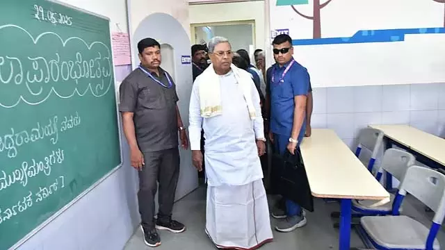 गुणवत्ता के मामले में सरकारी स्कूल पीछे नहीं हैं: CM गुणवत्ता के मामले में सरकारी स्कूल पीछे नहीं हैं: CM