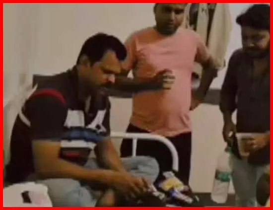 चार पुलिसकर्मियों पर गिरी गाज, जेल वार्ड में दारू पार्टी चार पुलिसकर्मियों पर गिरी गाज, जेल वार्ड में दारू पार्टी