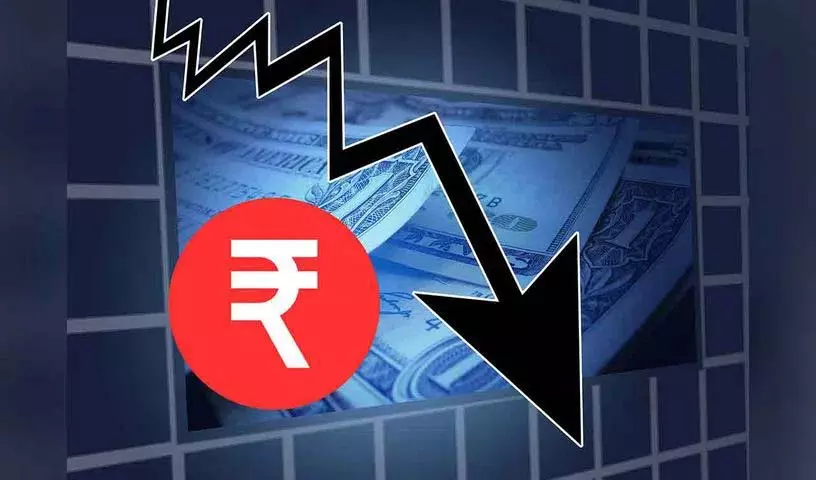 डॉलर मजबूत, तेल महंगा; रुपया 7 पैसे गिरकर 85.45 पर पहुँचा डॉलर मजबूत, तेल महंगा; रुपया 7 पैसे गिरकर 85.45 पर पहुँचा
