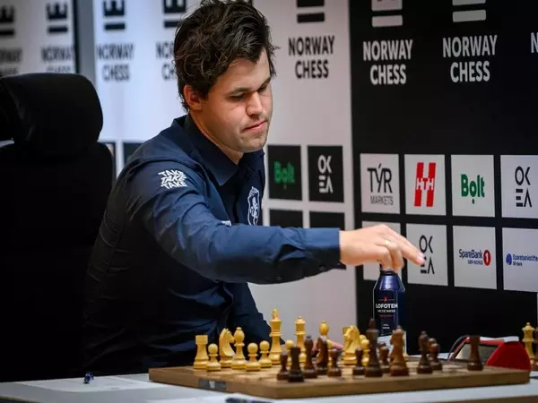 Norway Chess 2025: मैग्नस कार्लसन वापस आ गए, और चौथे राउंड के बाद बढ़त बनाए हुए हैं Norway Chess 2025: मैग्नस कार्लसन वापस आ गए, और चौथे राउंड के बाद बढ़त बनाए हुए हैं