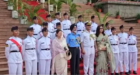 एनडीए से 17 महिला कैडेट्स हुई पास, राज्यपाल ने कहा, ‘यह नारी शक्ति का प्रतीक है’ एनडीए से 17 महिला कैडेट्स हुई पास, राज्यपाल ने कहा, ‘यह नारी शक्ति का प्रतीक है’