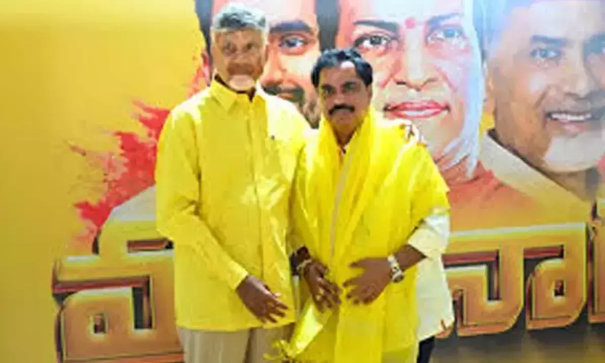 Andhra: सीएम नायडू ने विधायक अमिलिनेनी को सम्मानित किया Andhra: सीएम नायडू ने विधायक अमिलिनेनी को सम्मानित किया