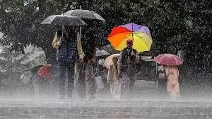 Kerala: भारी बारिश का कहर जारी, तीन जिले रेड अलर्ट पर; कई स्कूल-कॉलेज बंद Kerala: भारी बारिश का कहर जारी, तीन जिले रेड अलर्ट पर; कई स्कूल-कॉलेज बंद