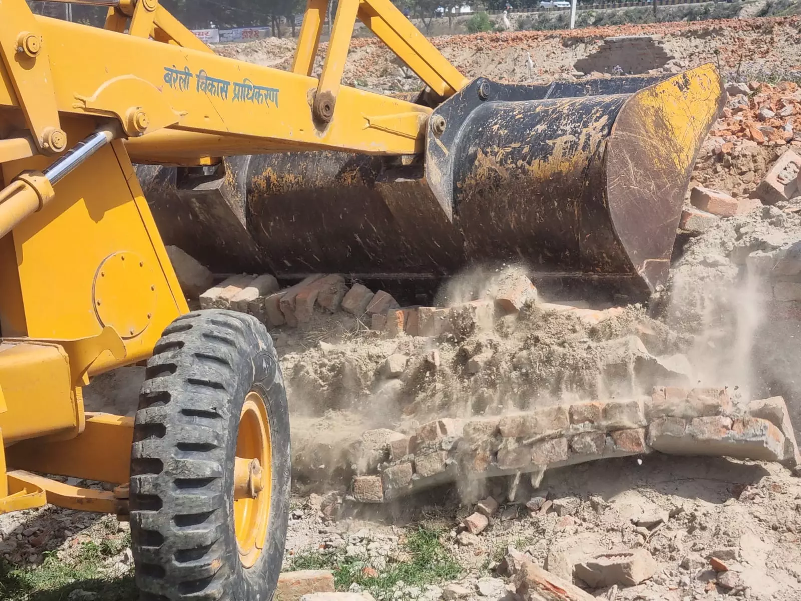 Balrampur: नगर प्रशासन की बड़ी कार्रवाई, 100 से अधिक अस्थायी ढांचे तोड़े गए Balrampur: नगर प्रशासन की बड़ी कार्रवाई, 100 से अधिक अस्थायी ढांचे तोड़े गए