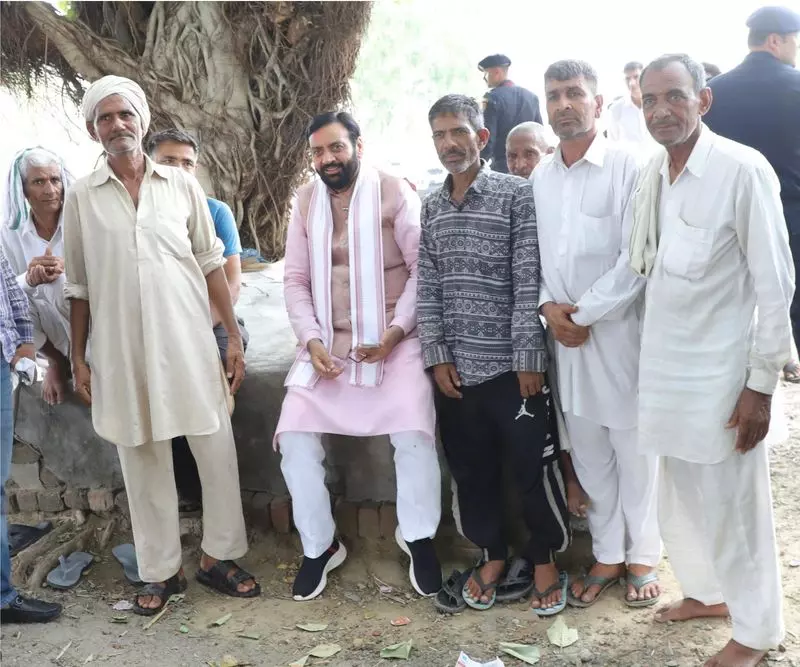 CM सैनी ने फफड़ाना और जलमाना गांवों का औचक दौरा किया CM सैनी ने फफड़ाना और जलमाना गांवों का औचक दौरा किया