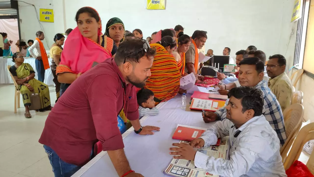 सामुदायिक भवन गुरूद्वारा देवपुरी में लगा समाधान शिविर सामुदायिक भवन गुरूद्वारा देवपुरी में लगा समाधान शिविर