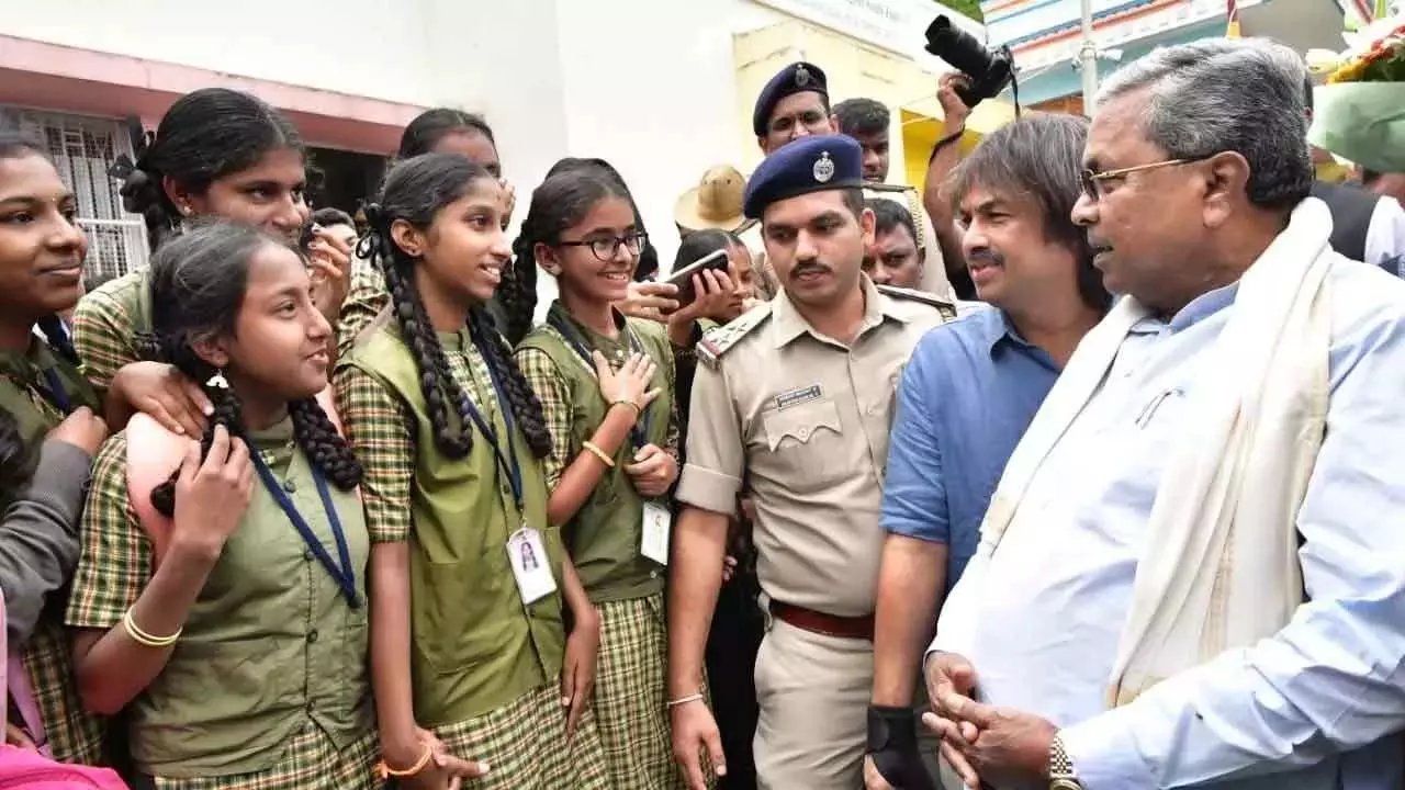 हमने स्कूल के कमरों के निर्माण के लिए 725 करोड़ रुपये दिए: CM हमने स्कूल के कमरों के निर्माण के लिए 725 करोड़ रुपये दिए: CM