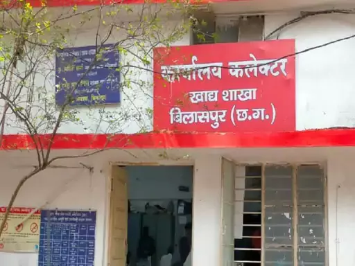गरीबों के राशन में 54 लाख की हेराफेरी, कांग्रेस नेता और पार्षद पति मास्टरमाइंड गरीबों के राशन में 54 लाख की हेराफेरी, कांग्रेस नेता और पार्षद पति मास्टरमाइंड