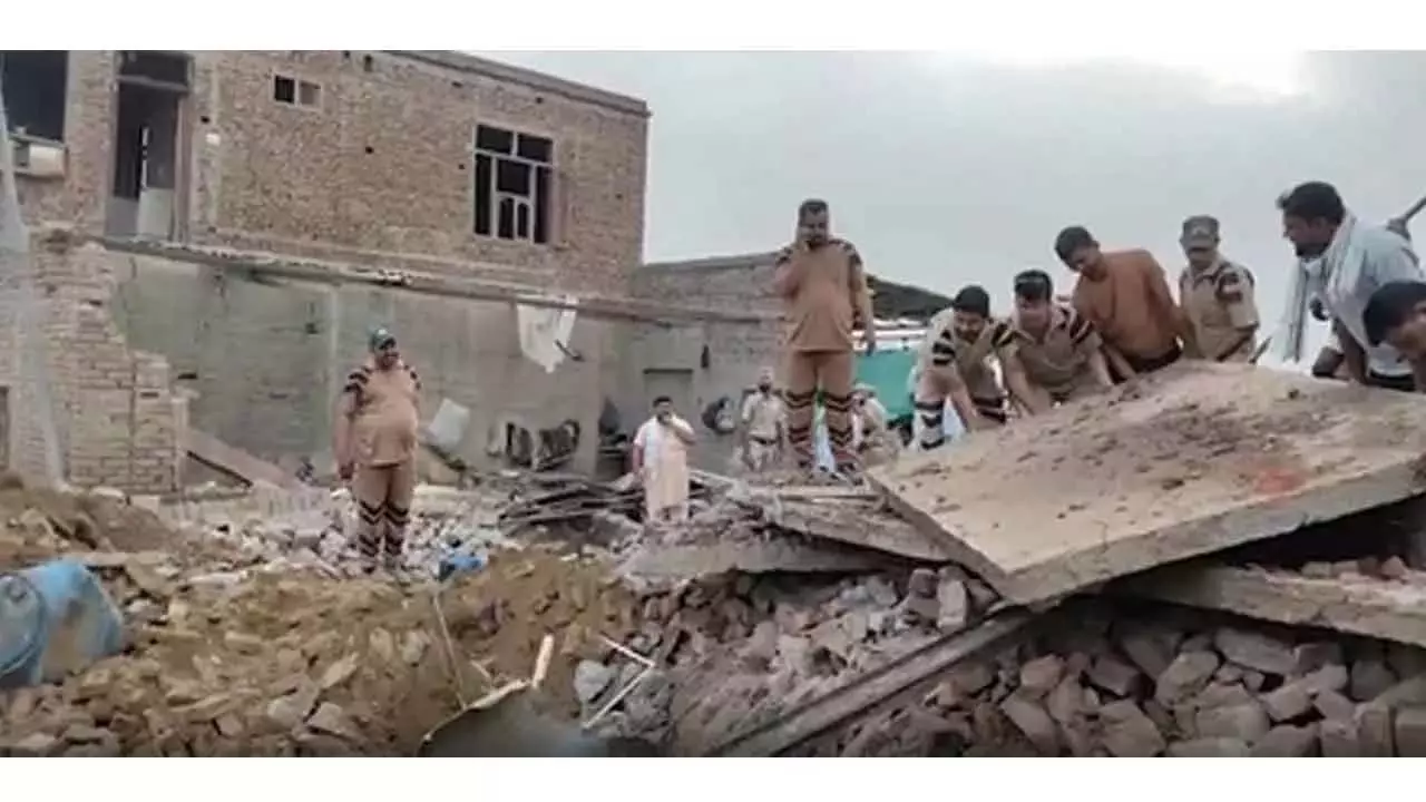 पंजाब के मुक्तसर में अवैध पटाखा फैक्ट्री में विस्फोट में पांच लोगों की मौत पंजाब के मुक्तसर में अवैध पटाखा फैक्ट्री में विस्फोट में पांच लोगों की मौत