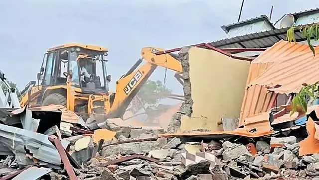 Belgaum : लोकेश्वर स्वामीजी के खिलाफ अपहरण-बलात्कार का मामला दर्ज; राम मंदिर मठ ध्वस्त Belgaum : लोकेश्वर स्वामीजी के खिलाफ अपहरण-बलात्कार का मामला दर्ज; राम मंदिर मठ ध्वस्त