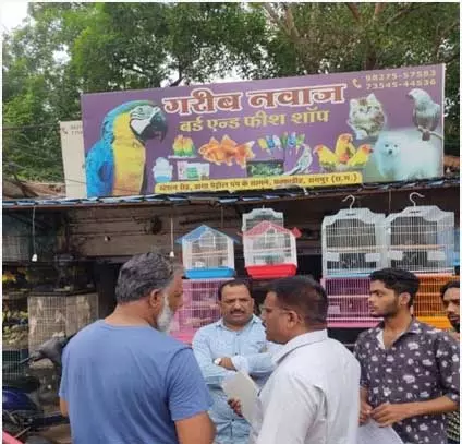 रायपुर के बर्ड्स हाउस, फिश शॉप और डॉग सेंटर में छापा, पंजीयन निरस्त की चेतावनी रायपुर के बर्ड्स हाउस, फिश शॉप और डॉग सेंटर में छापा, पंजीयन निरस्त की चेतावनी