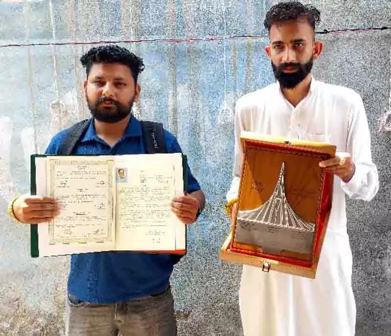 Bangladesh ने 53 साल बाद भारतीय सैनिक के बलिदान को मान्यता दी Bangladesh ने 53 साल बाद भारतीय सैनिक के बलिदान को मान्यता दी